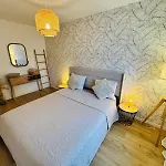 Les Allies Apartment *