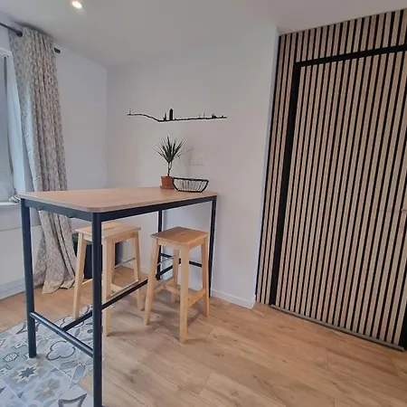 Les Allies Apartment