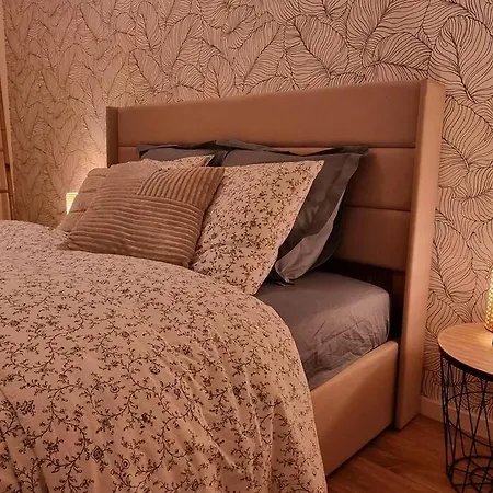 Les Allies Apartment
